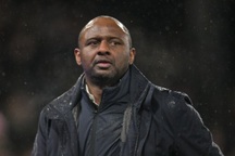 Crystal Palace sa thải HLV Patrick Vieira