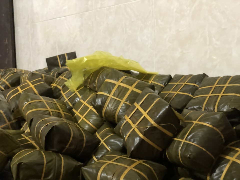 Người làm bánh chưng xanh thành Vinh tất bật dịp Rằm tháng 7 - 16 Người làm bánh chưng xanh thành Vinh tất bật dịp Rằm tháng 7 - 16