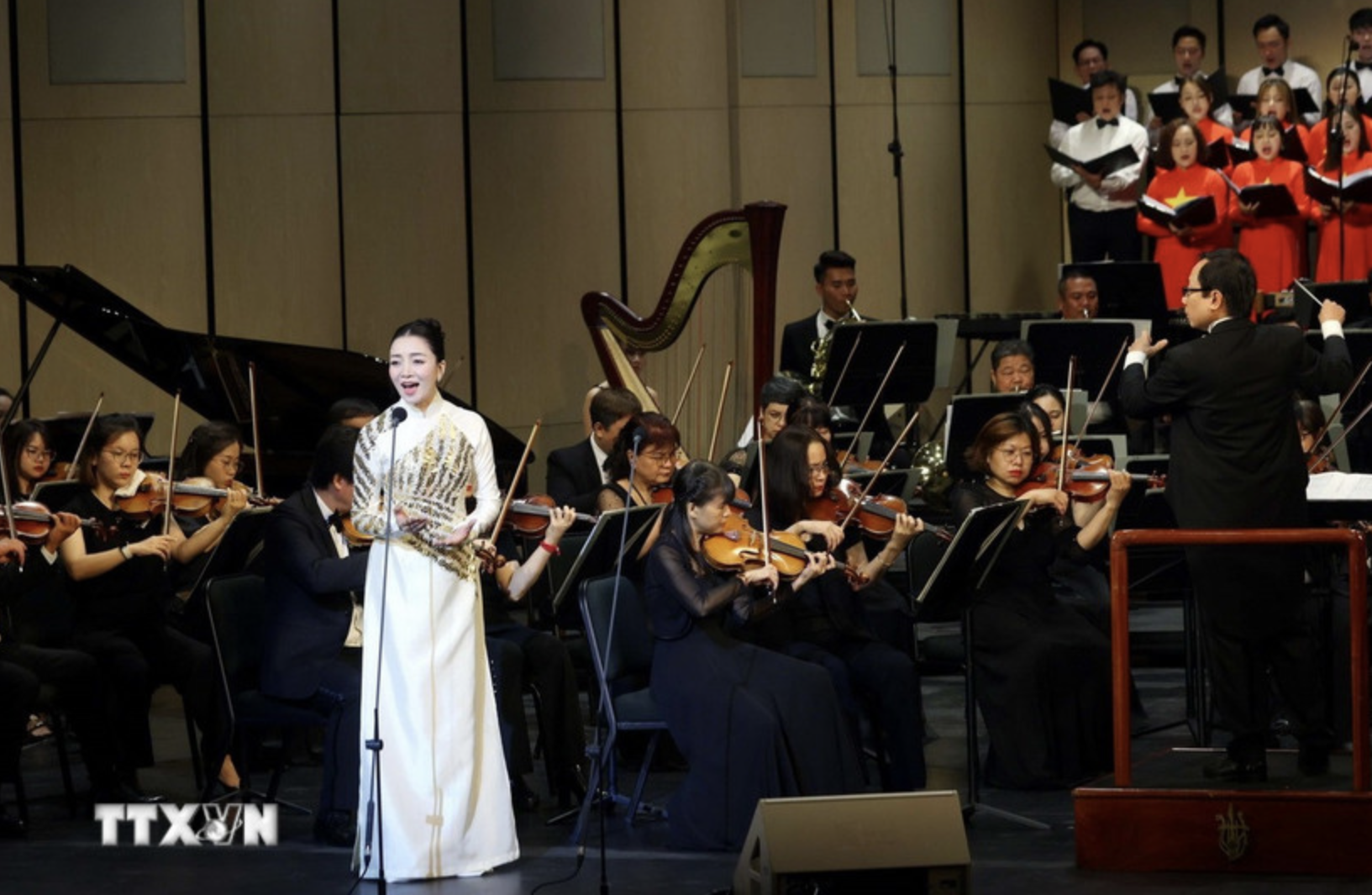 Chương trình nghệ thuật “Vang mãi bản hùng ca” tri ân 80 năm Công an Nhân dân - 1