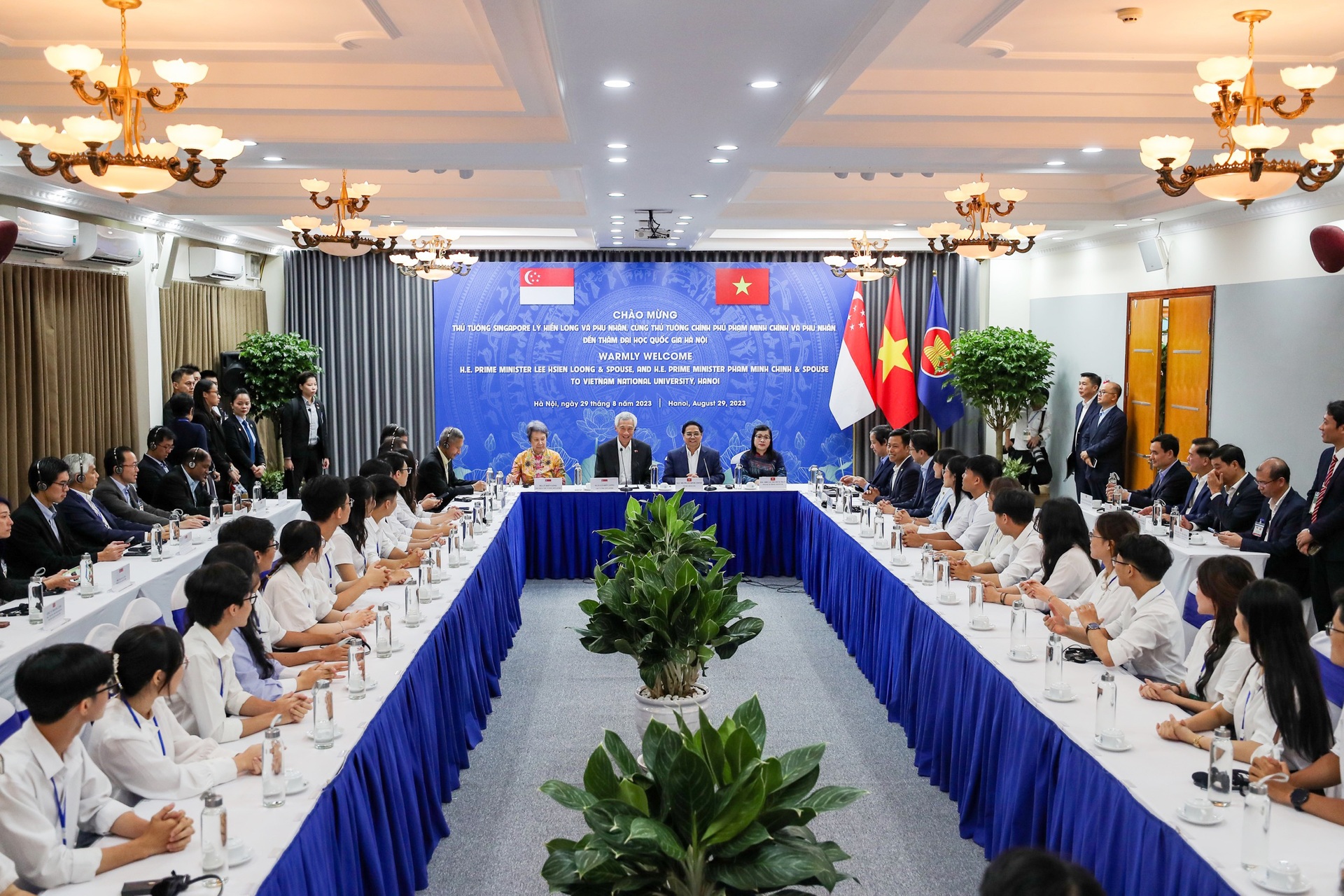 Thủ tướng Việt Nam và Singapore gặp gỡ, đối thoại cùng thanh niên 2 nước - 12 Thủ tướng Việt Nam và Singapore gặp gỡ, đối thoại cùng thanh niên 2 nước - 12