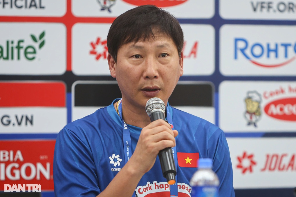 HLV Kim Sang Sik: Campuchia tiến bộ nhanh, nhưng tuyển Việt Nam sẽ thắng - 1 HLV Kim Sang Sik: Campuchia tiến bộ nhanh, nhưng tuyển Việt Nam sẽ thắng - 1
