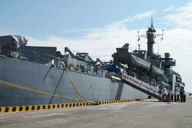 Tàu Hải quân Ấn Độ cập Quân cảng Nha Trang