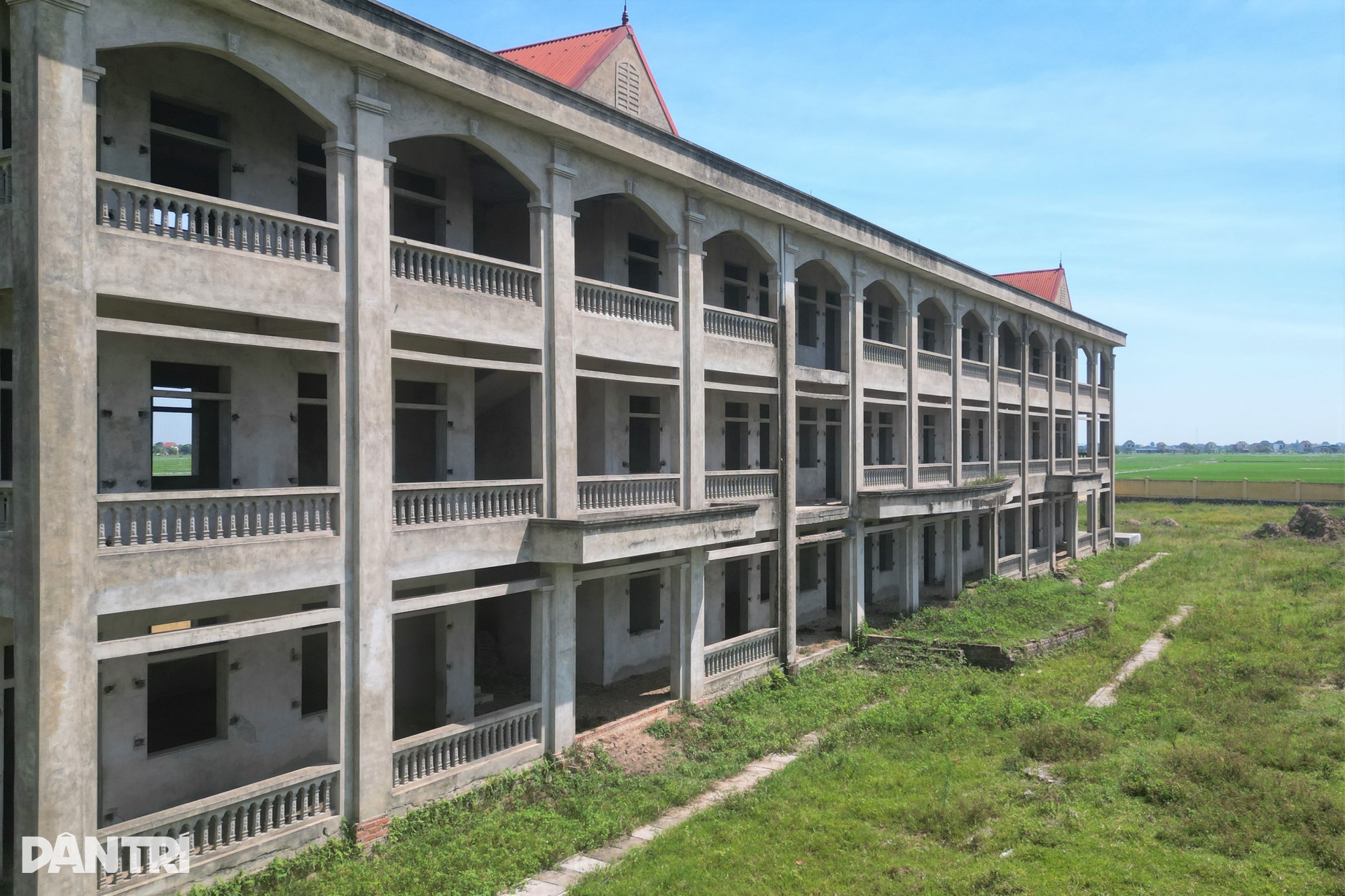 Dự án trường học đắp chiếu 10 năm giữa đồng - 2 Dự án trường học đắp chiếu 10 năm giữa đồng - 2