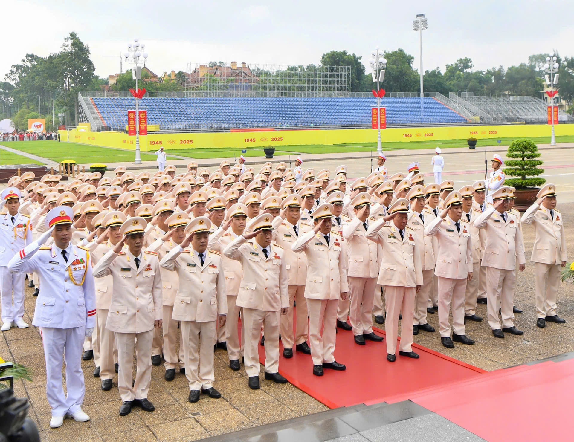 Lãnh đạo Đảng, Nhà nước vào Lăng viếng Bác, dâng hương các Anh hùng liệt sĩ - 4 Lãnh đạo Đảng, Nhà nước vào Lăng viếng Bác, dâng hương các Anh hùng liệt sĩ - 4