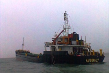 "Giải cứu" tàu nghìn tấn không người lái trôi dạt