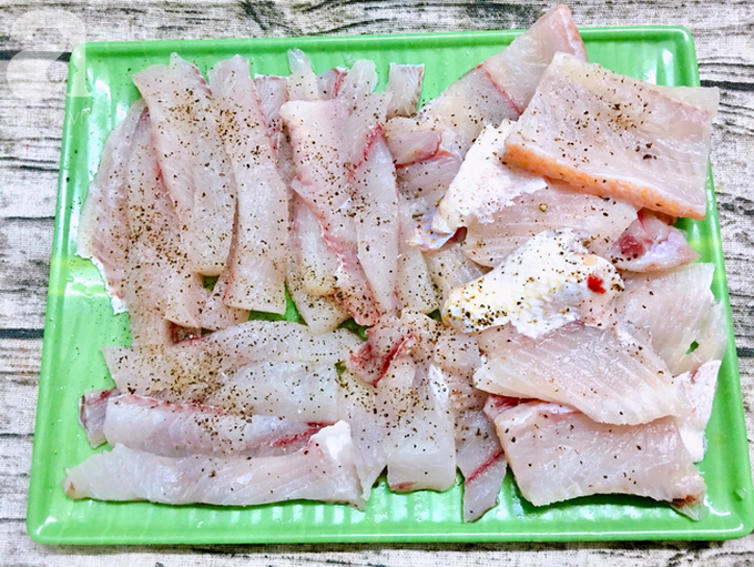 Cá chiên nước mắm thơm đậm đà, ngon giòn rụm cho bữa tối hấp dẫn - Ảnh 3. Cá chiên nước mắm thơm đậm đà, ngon giòn rụm cho bữa tối hấp dẫn - Ảnh 3.