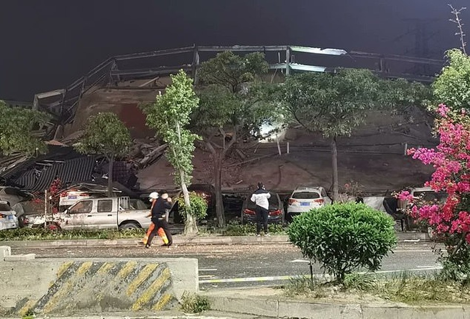 Trung Quốc: Sập khách sạn cách ly người nghi nhiễm corona, 70 người mắc kẹt - 3 Trung Quốc: Sập khách sạn cách ly người nghi nhiễm corona, 70 người mắc kẹt - 3