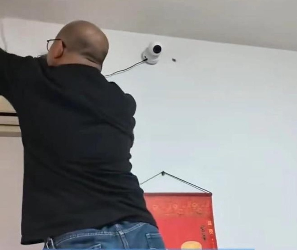 Phụ huynh bị chỉ trích dữ dội vì đặt camera trong phòng con 6 năm - 1 Phụ huynh bị chỉ trích dữ dội vì đặt camera trong phòng con 6 năm - 1