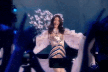 Clip “những sự cố bất ngờ của các thiên thần nội y Victoria’s Secret” nổi bật nhất tuần qua