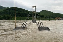 Thanh Hóa: Cầu treo ngập lụt, hơn 200 người dân ở bản Mạ bị cô lập