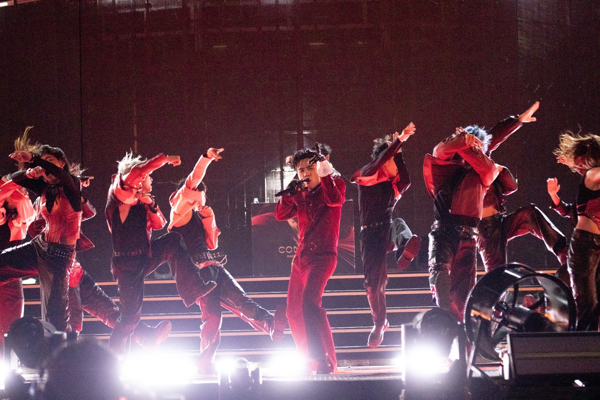 Xuân Hinh hát chầu văn, Phương Mỹ Chi mang loạt hit đãi 25.000 khán giả - 16