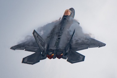 Bức tường biên giới của ông Trump và nỗi lo năng lực quân sự Mỹ bị suy yếu