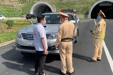 Bắt xe ô tô chở người từ vùng dịch Đà Nẵng về Quảng Bình