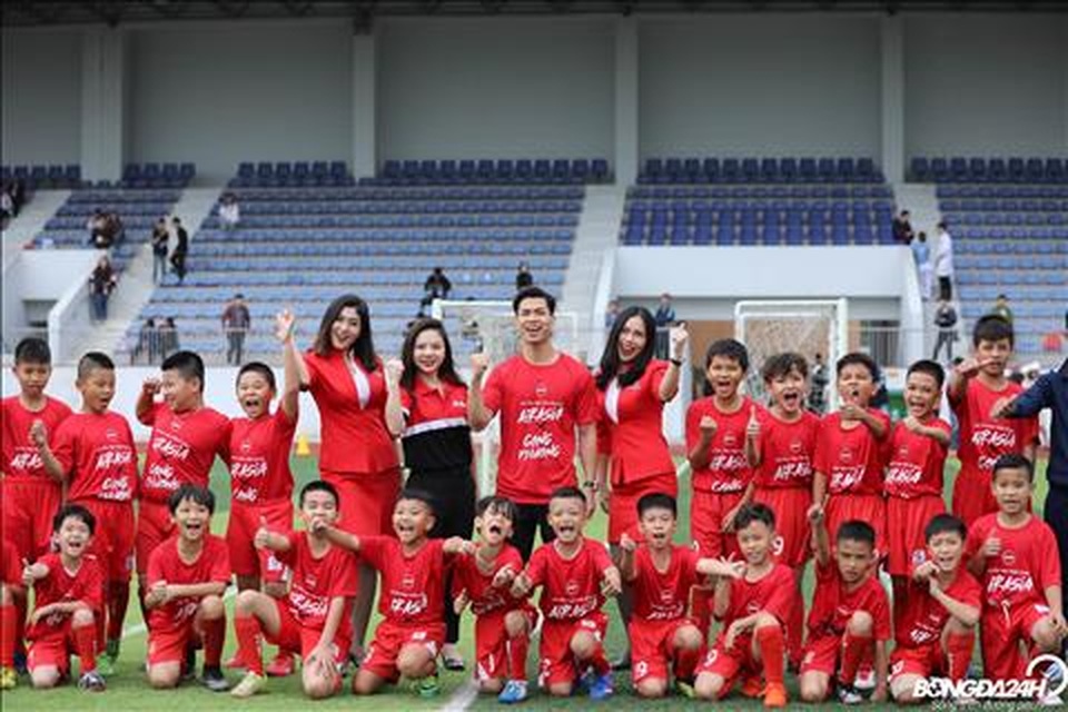 Công Phượng “lan toả tinh thần vô địch” đến các tài năng bóng đá trẻ Việt Nam - 1 Công Phượng “lan toả tinh thần vô địch” đến các tài năng bóng đá trẻ Việt Nam - 1