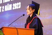 Thủ khoa tốt nghiệp xuất sắc và món quà dành tặng người mẹ đã khuất