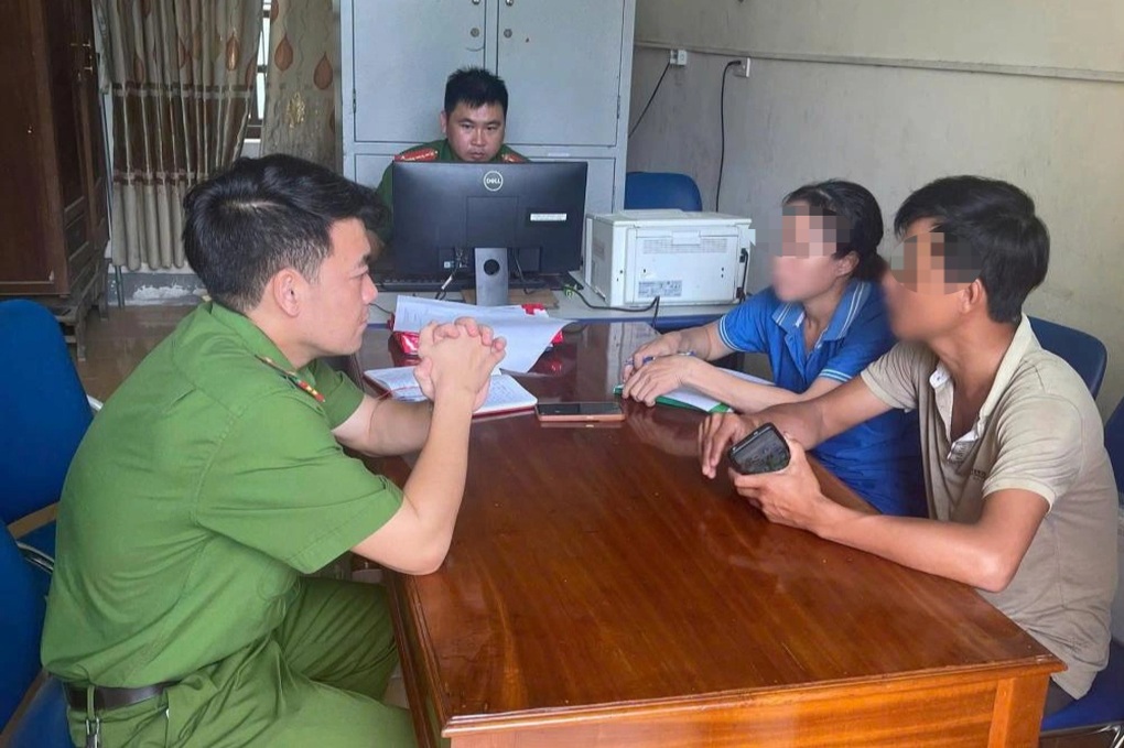 Vợ chồng suýt mất trắng tiền tiết kiệm sau cuộc điện thoại lạ - 1 Vợ chồng suýt mất trắng tiền tiết kiệm sau cuộc điện thoại lạ - 1