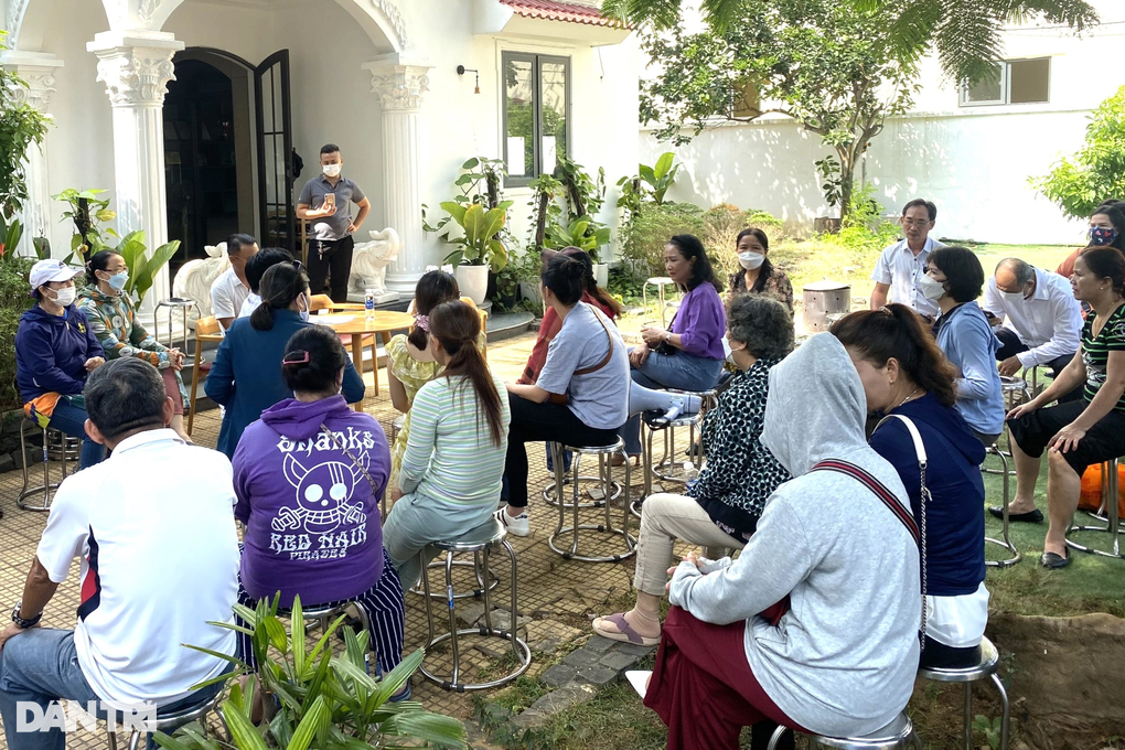 Vụ nợ 1.000 sổ đỏ: Người dân yêu cầu làm rõ số tiền đã nộp vào mua đất - 1 Vụ nợ 1.000 sổ đỏ: Người dân yêu cầu làm rõ số tiền đã nộp vào mua đất - 1