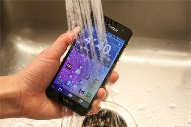 Top 6 smartphone chống nước tốt nhất hiện nay