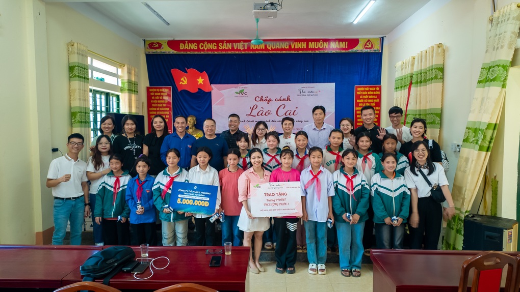 Z Holding trao sữa và học bổng cho 5 trường tại Lào Cai, giá trị hơn 200 triệu đồng - 2 Z Holding trao sữa và học bổng cho 5 trường tại Lào Cai, giá trị hơn 200 triệu đồng - 2