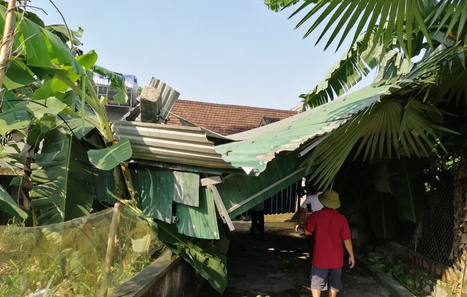 15 phút lốc xoáy thổi bay 10 tỷ đồng - 10 15 phút lốc xoáy thổi bay 10 tỷ đồng - 10