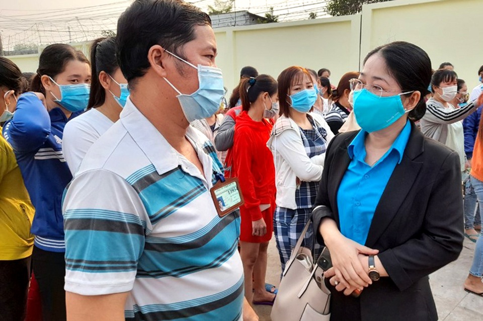 Chiều 30 Tết, công nhân Bình Dương đón Tết xa để gần - 5 Chiều 30 Tết, công nhân Bình Dương đón Tết xa để gần - 5