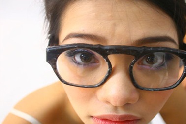 “Máy soi” nơi công sở