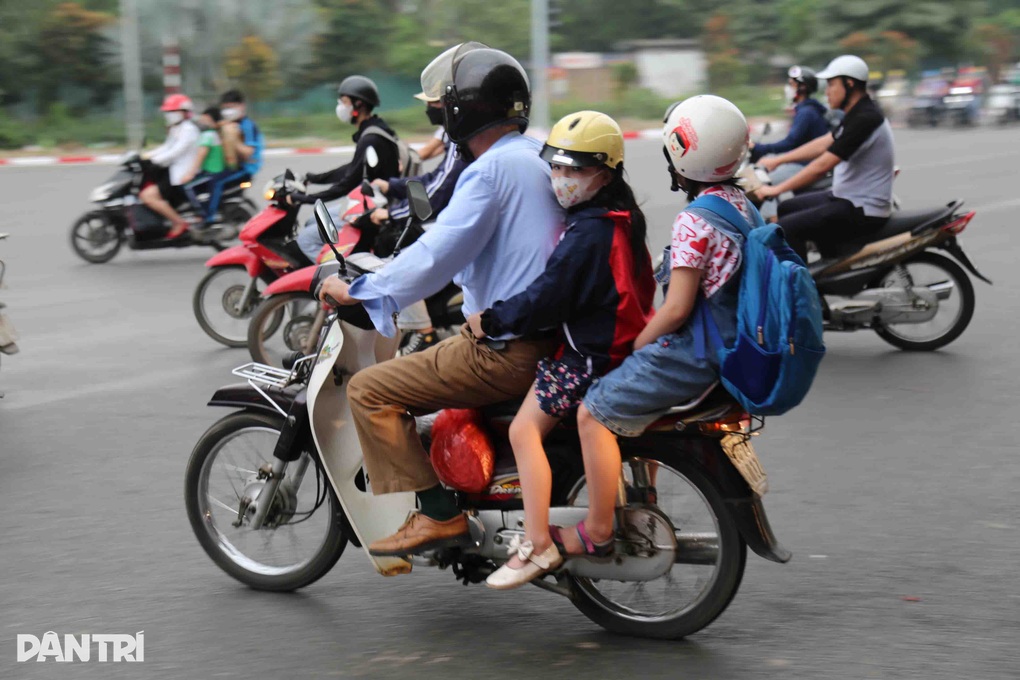 Vội đi thi, nam sinh lớp 11 ở Hà Nội lấy xe máy trên 50CC của bố đến trường - 1 Vội đi thi, nam sinh lớp 11 ở Hà Nội lấy xe máy trên 50CC của bố đến trường - 1