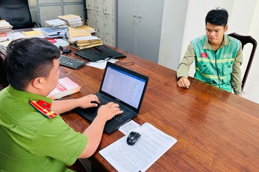 Bắt tài xế xe ôm từ TPHCM xuống Long An giật dây chuyền