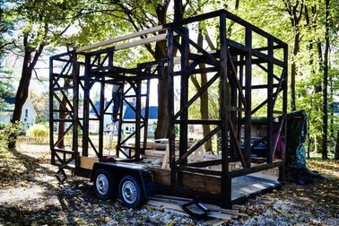 Vợ chồng trẻ đi nhặt phế liệu thiết kế thành ngôi nhà đẹp không ngờ