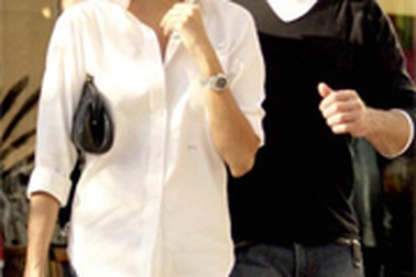 Bruce Willis hẹn hò với người mẫu nội y