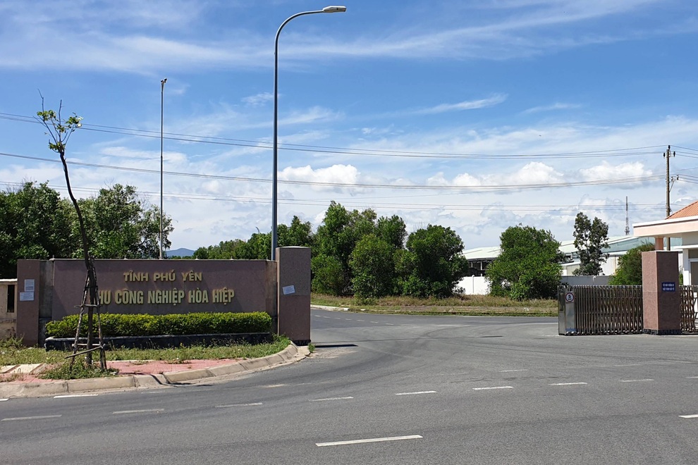 Phú Yên: Tự test nhanh dương tính, 4 người báo chính quyền - 2