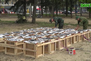 Bên trong trận địa pháo hoa ở Sầm Sơn trước giờ khai hỏa