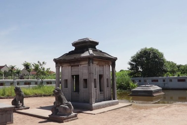 Hà Nội: Bí ẩn về khu lăng mộ đá tưởng chừng biến mất sau trận lũ lịch sử