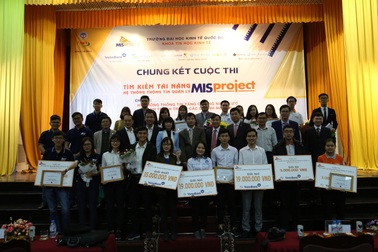 Sinh viên trường Kinh tế Quốc dân ẵm giải thưởng gần 40 triệu đồng