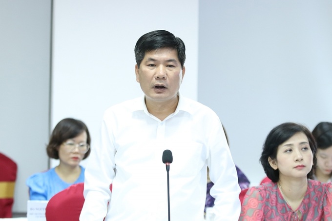Ông Cao Hữu Hiếu, thành viên HQTĐ, Tổng Giám đốc Tập đoàn Dệt may Việt Nam báo cáo tình hình thực hiện Chỉ thị số 29-CT/TW
