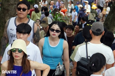 Du khách sẽ phải trả phí khi đi tham quan các đảo ở vịnh Nha Trang