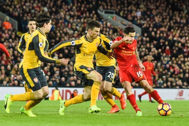 Arsenal hay Liverpool sẽ có suất dự Champions League?