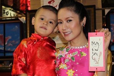 Ngắm nhìn các bà mẹ trẻ xinh đẹp của showbiz