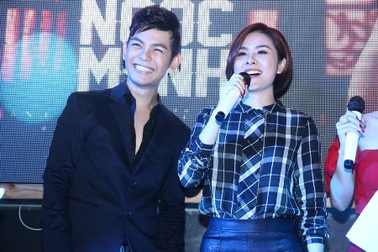 Vân Trang "tình cảm" bên Sơn Ngọc Minh