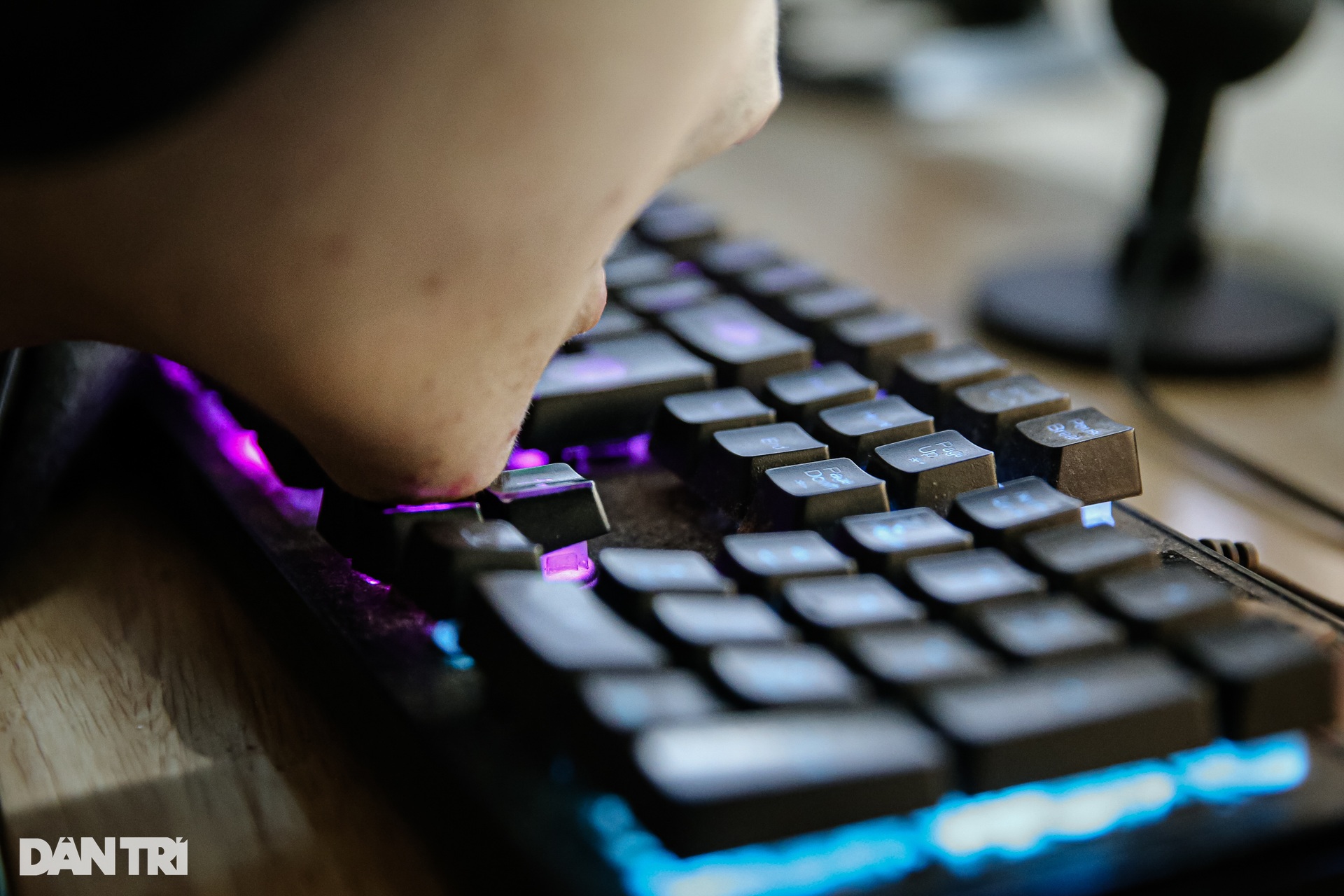 Độc đáo streamer chơi game xuất sắc bằng... cằm - 3 Độc đáo streamer chơi game xuất sắc bằng... cằm - 3