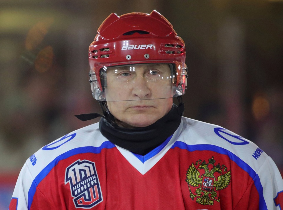 Tổng thống Putin “cháy hết mình trên sân khúc côn cầu - 1 Tổng thống Putin “cháy hết mình trên sân khúc côn cầu - 1