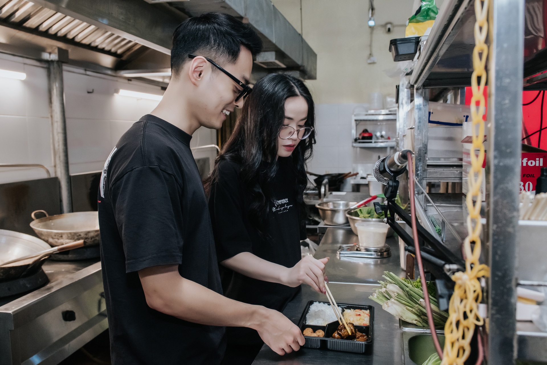 Ký sự “thâm nhập” bếp ăn đêm cho giới trẻ: Một quy trình không chệch nhịp - 2 Ký sự “thâm nhập” bếp ăn đêm cho giới trẻ: Một quy trình không chệch nhịp - 2