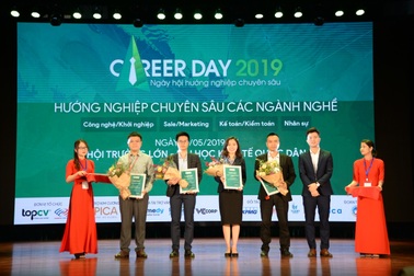 Sôi nổi ngày hội hướng nghiệp chuyên sâu 2019 cùng TOPCV