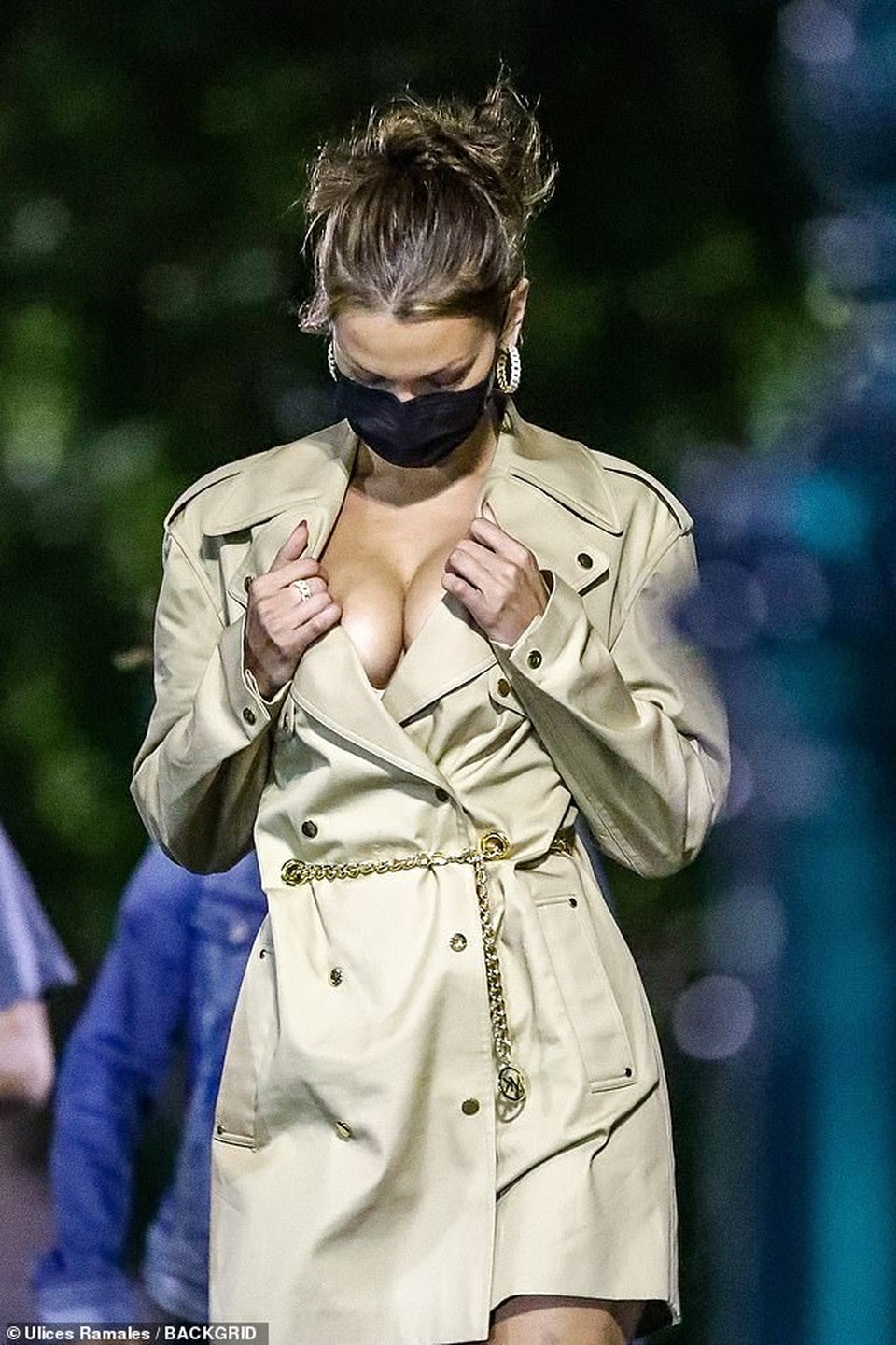 Bella Hadid mặc hở bạo đi chụp hình thời trang - 3 Bella Hadid mặc hở bạo đi chụp hình thời trang - 3