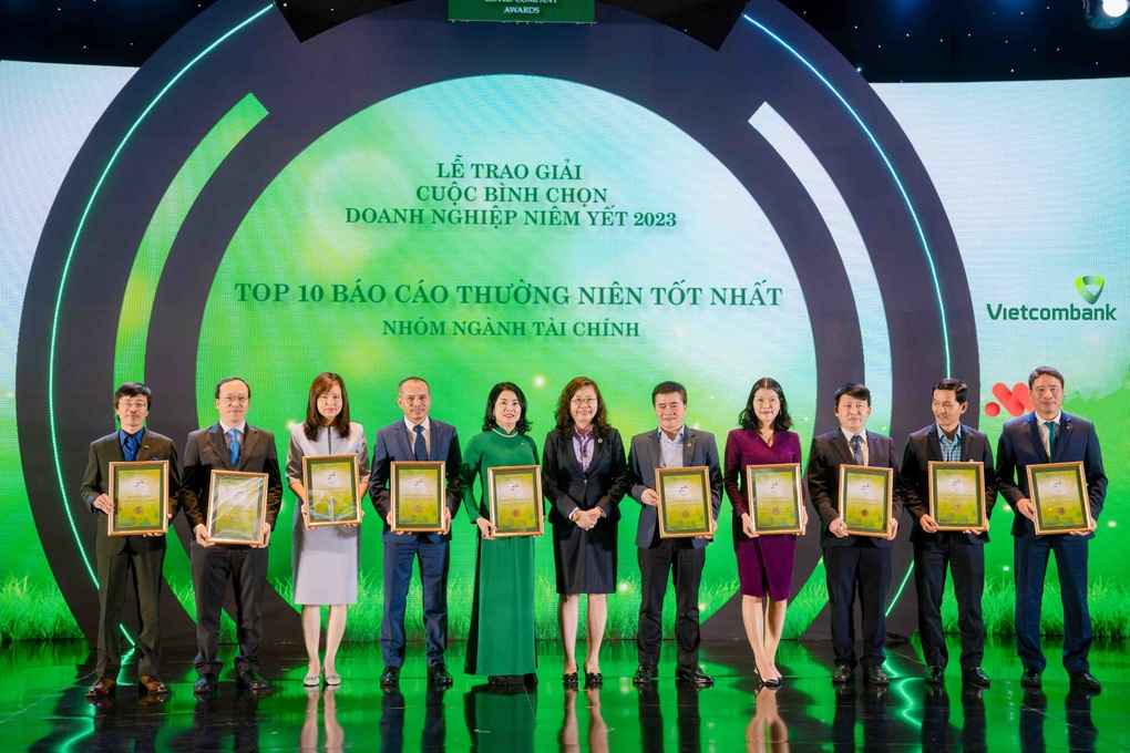Vietcombank vào Top 10 doanh nghiệp niêm yết có báo cáo thường niên tốt nhất - 2