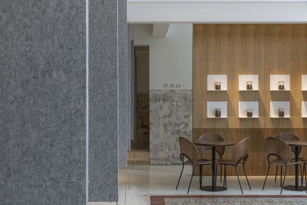 Quán cà phê phân chia không gian độc lạ, càng vào trong càng bất ngờ - 13 Quán cà phê phân chia không gian độc lạ, càng vào trong càng bất ngờ - 13