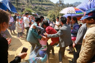 Kỳ lạ tục cướp vợ và ăn trộm lấy may đầu năm của người vùng cao phía Bắc