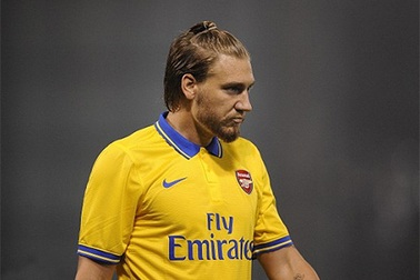 Nicklas Bendtner: Sau 767 ngày mới lại là "Pháo thủ"