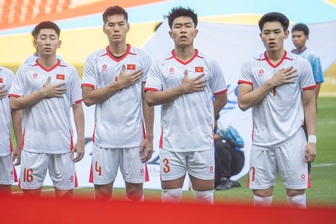 Sự cố đầu trận U22 Việt Nam - U22 Lào: Hai đội hát Quốc ca không có nhạc