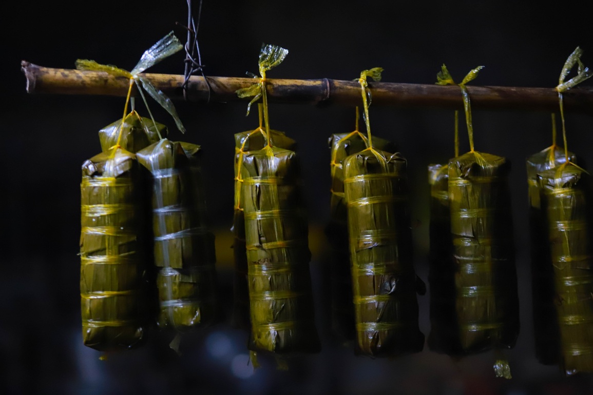 Thu nhập 30 triệu đồng bỗng mất sạch, thợ may đi bán bánh tét mưu sinh - 8 Thu nhập 30 triệu đồng bỗng mất sạch, thợ may đi bán bánh tét mưu sinh - 8